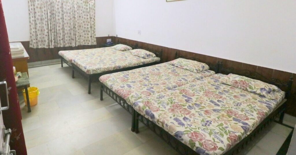 SHIKHARJI UPPB - Affordable Stays in Shikharji Without Sacrificing Comfort